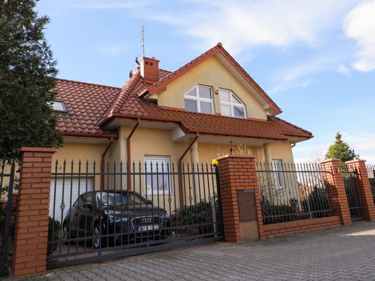 Dom na sprzedaż dworek, bliźniak Zgorzała, Warszawa Ursynów